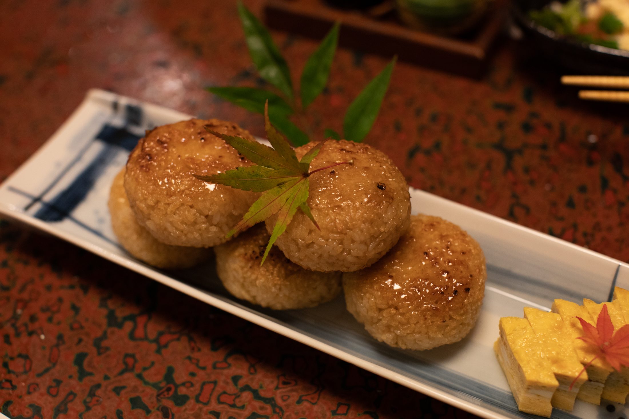 娯楽と欲望の町を見つめて