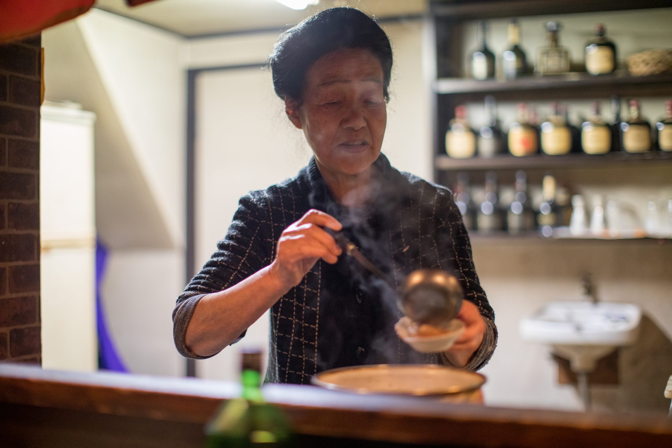 娯楽と欲望の町を見つめて